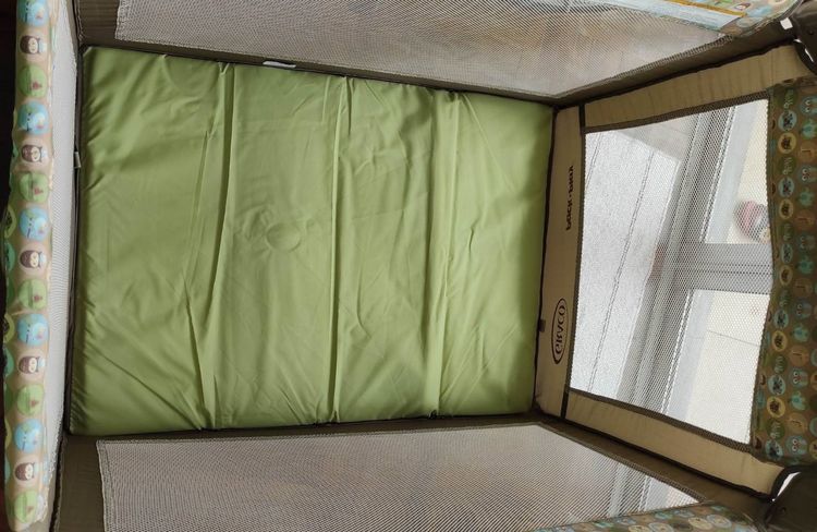 GRACO Pack N Play Base Playard  เตียงเด็กแรกเกิดใช้คุ้มๆ สภาพเหมือนใหม่ ราคาถูกมาก เตียงได้มาตรฐาน รูปที่ 2