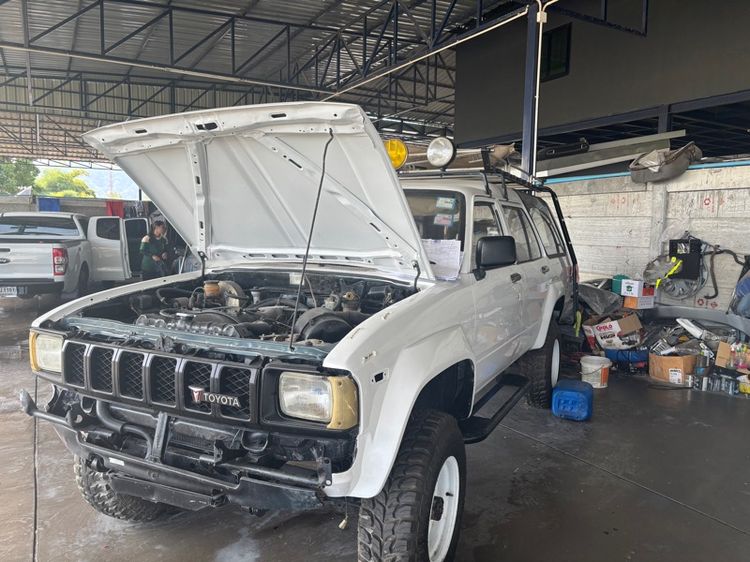 รถ Toyota LN 2.8 Extracab 4WD สี ขาว