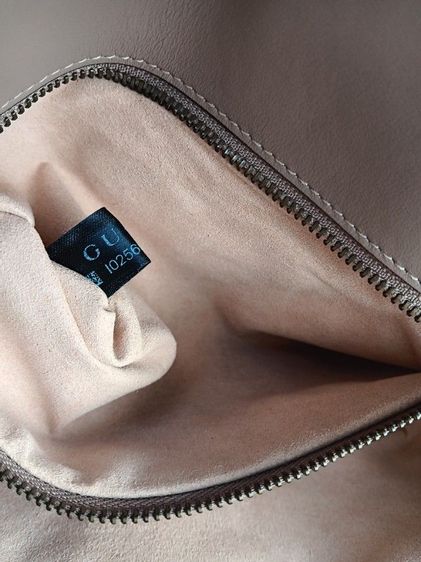 กระเป๋า Gucci Marmont26 สีเบจ มือสอง รูปที่ 8