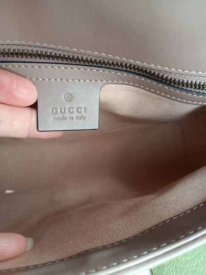 กระเป๋า Gucci Marmont26 สีเบจ มือสอง รูปที่ 6
