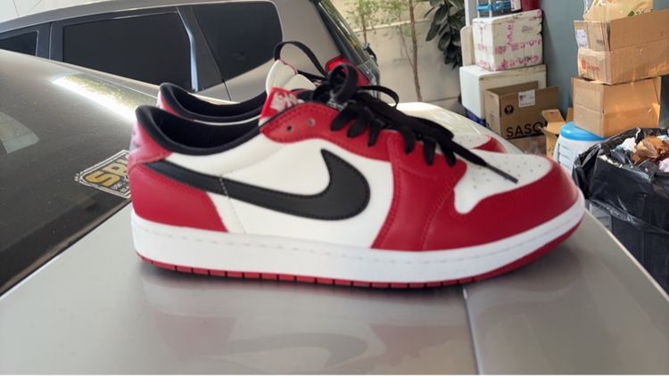Nike Jordan 1 Retro Low Chicago (2025) รูปที่ 3