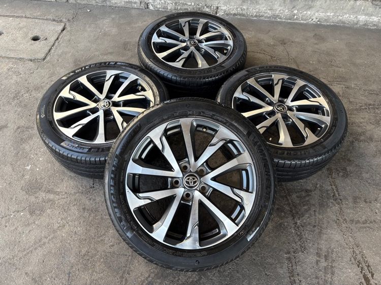 ล้อแม็กขอบ18 TOYOTA CROSS มีรอยตามการใช้งาน พร้อมยางMICHELIN225-50-18 ปี23x2 21x2 ปีแท้ 