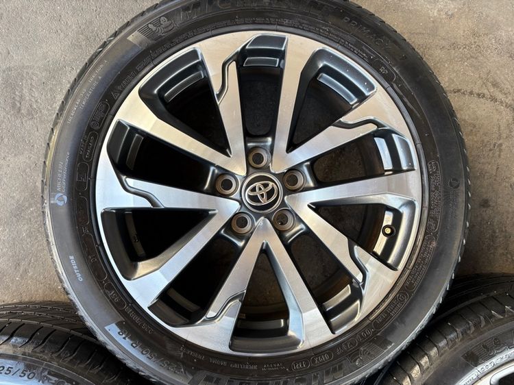 ล้อแม็กขอบ18 TOYOTA CROSS มีรอยตามการใช้งาน พร้อมยางMICHELIN225-50-18 ปี23x2 21x2 ปีแท้  รูปที่ 5