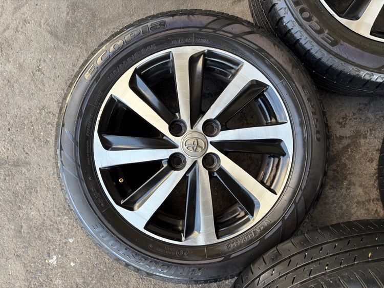 ล้อแม็กขอบ15 TOYOTA VIOS ใส่ YARIS ได้เลยต้า มีรอยตามการใช้งาน พร้อมยางBRIDGSTONE185-60-15 ปี20   รูปที่ 4