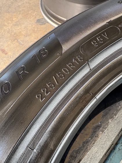 ยางMICHELIN225-50-18 ปี23 ปีแท้  รูปที่ 8