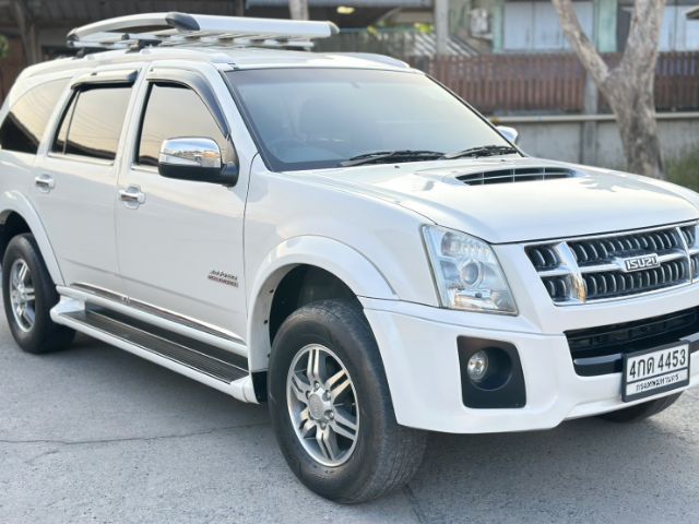 รถ Isuzu MU-7 3.0 Choiz สี ขาว