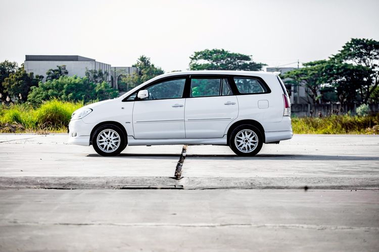 Toyota Innova 2010 2.0 V Utility-car เบนซิน LPG เกียร์อัตโนมัติ ขาว รูปที่ 4