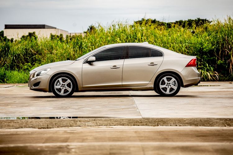 Volvo S60 2014 1.6 Drive Sedan เบนซิน ไม่ติดแก๊ส เกียร์อัตโนมัติ เทา รูปที่ 3