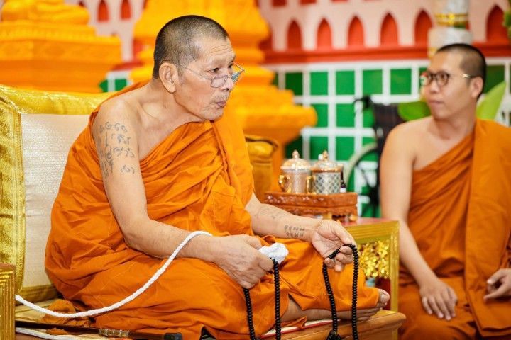 ล็อกเก็ตแป๊ะยิ้ม หลวงปู่ศิลา ออกธรรมอุทยาน ปี66ศิษย์สร้างถวาย1300องค์ ฉากขาวอุดมวลสารตระกรุด3กษัตย์ พร้อมเลี่ยม เลข๙๕๘ รับประกันแท้ตลอดชีพ รูปที่ 3
