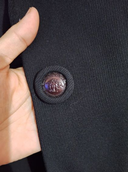 ส่งต่อเสื้อสูทคุณผู้หญิง Gianni Versace Vintage แท้ที่ปี1990ผลงานยุคที่Gianniยังมีชีวิตและออกแบบเองทรงเฉียบแบบอิตาลี่ใส่ไม่กี่ครั้ง รูปที่ 5