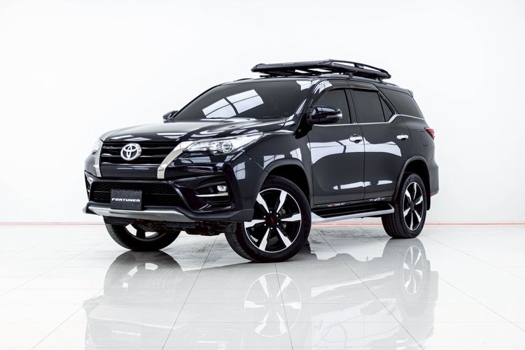 รถ Toyota Fortuner 2.8 TRD Sportivo สี ดำ