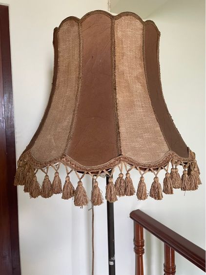 โคมไฟทองเหลือง รูปที่ 2