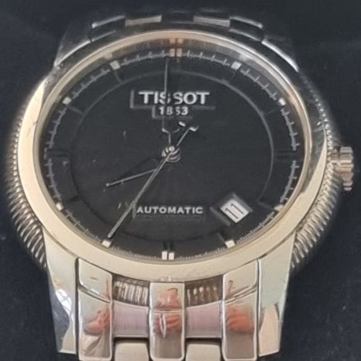 40มิล(Swiss Made)Tissot Classic ระบบออโต้สำรองพลังงาน 80 ชั่วโมง ไม่ใช้ถ่าน สภาพสวย ของจริงดูดีกว่าในรูปเยอะ รุ่นนี้ของใหม่เกือบ 30,000 บาท ขอส่งต่อ 9,500บาท ครับ