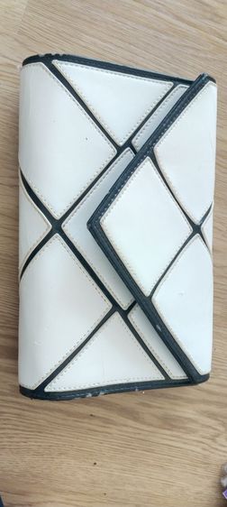 กะเป๋า สีขาวคลัช