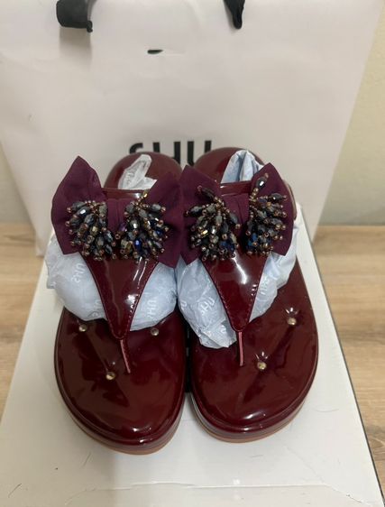 Shu รองเท้าแตะแบบมีหูและแบบสวม หนังสังเคราะห์ UK 4 | EU 36 2/3 | US 5.5 แดง รองเท้าชูเบอรี่มือ2แค่ลอง