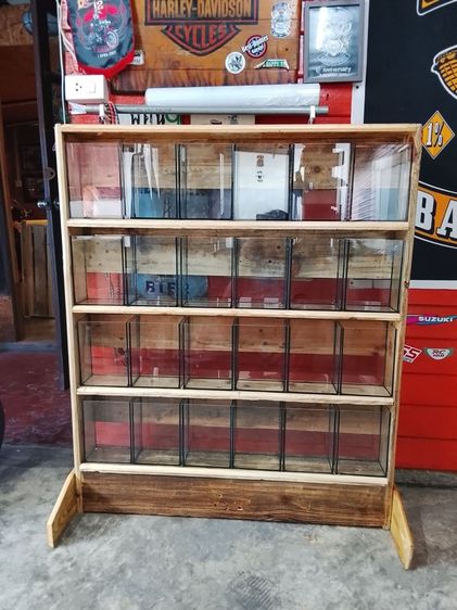 ชั้นไม้วางโหลปลากัด และอื่นๆ