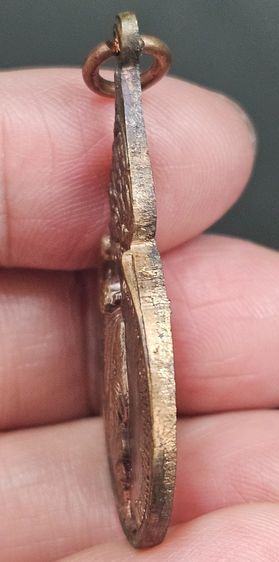 เหรียญยืนถือไม้เท้า หลังตรา ภปร.หลวงปู่แหวน วัดดอยแม่ปั๋ง อ.พร้ าว จ.เชียงใหม่ ปี 2519  รูปที่ 7