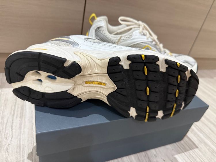 รองเท้า New balance Us 6.5 Lady สภาพกริ๊ป รูปที่ 3