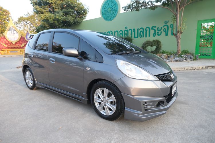 รถ Honda Jazz 1.5 V i-VTEC สี เทา