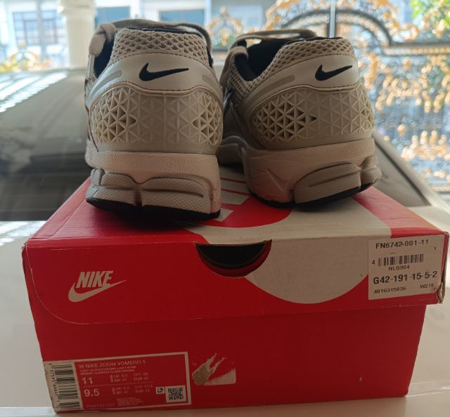 ขายถูก ของใหม่เก่าเก็บ Nike Vomero 5  Light Silver size 43-275cm ใหม่ ไม่เคยใส่ นิยม นุ่ม เบาสบายมาก  รูปที่ 10