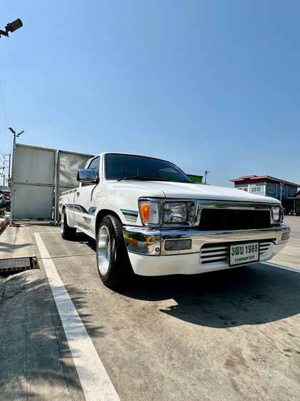 รถ Toyota Hilux Mighty-X 2.4 สี ขาว