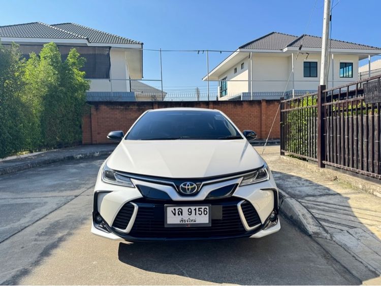 รถ Toyota Altis 1.8 GR Sport CVT สี ขาว