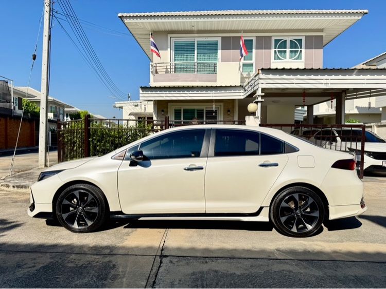 Toyota Altis 2020 1.8 GR Sport CVT Sedan เบนซิน ไม่ติดแก๊ส เกียร์อัตโนมัติ ขาว รูปที่ 2