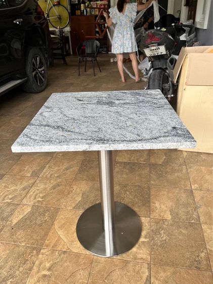 อื่นๆ อื่นๆ  ลดราคาให้กับชาวหาดใหญ่ ขายถูกโต๊ะหินแกรนิตลายขาวดำ แบบกลม และแบบสี่เหลี่ยม สวยขาเหล็กหล่อสูง 72 เซนต์ท็อปกว้าง 60 เซนต์