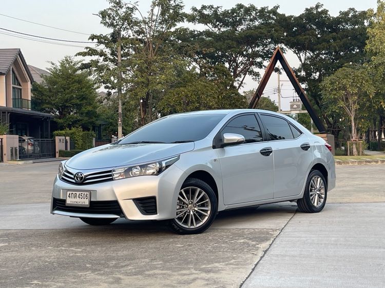 รถ Toyota Altis 1.8 E สี บรอนซ์เงิน