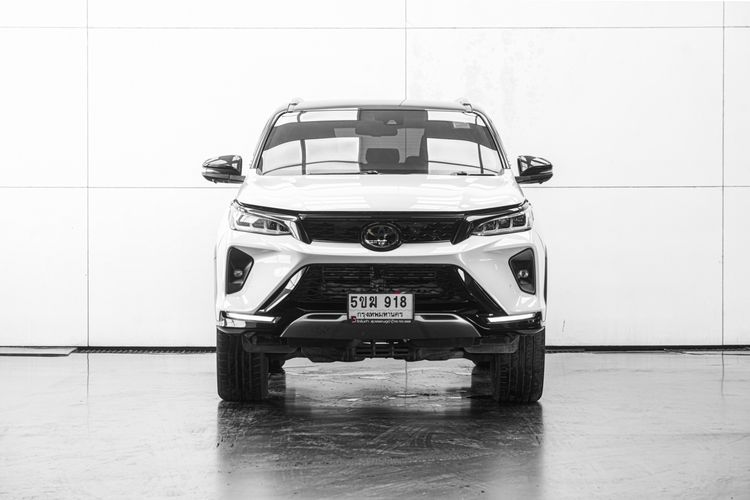 Toyota Fortuner 2023 2.4 LEGENDER 2WD AT Utility-car ดีเซล ไม่ติดแก๊ส เกียร์อัตโนมัติ ขาว รูปที่ 3