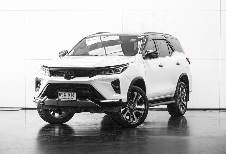 Toyota Fortuner 2023 2.4 LEGENDER 2WD AT Utility-car ดีเซล ไม่ติดแก๊ส เกียร์อัตโนมัติ ขาว รูปที่ 2
