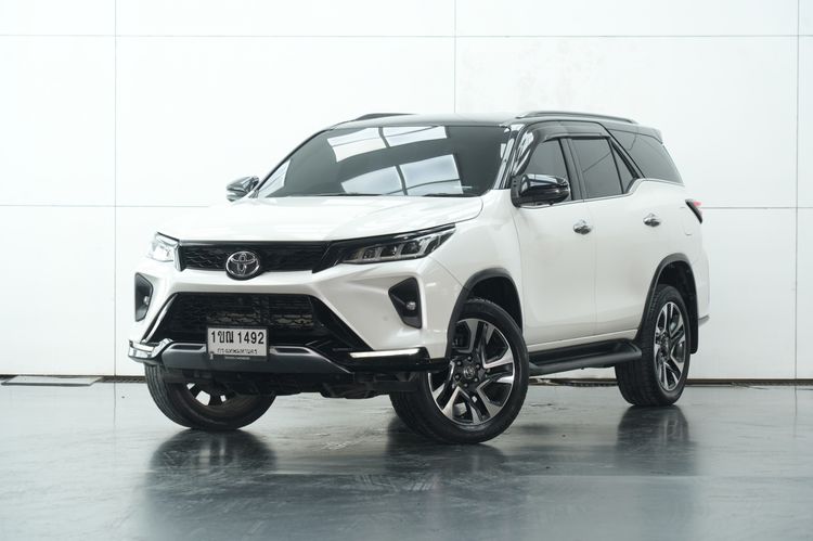 Toyota Fortuner 2020 2.4 Legender Black Top Utility-car ดีเซล ไม่ติดแก๊ส เกียร์อัตโนมัติ ขาว