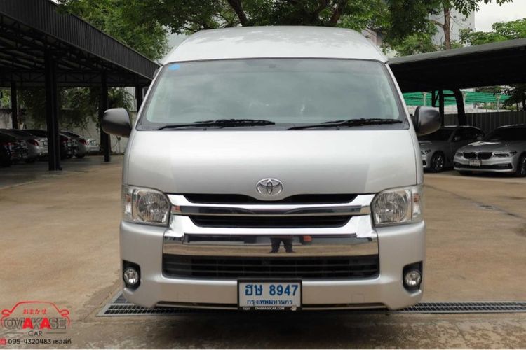 รถ Toyota Commuter 3.0 สี บรอนซ์เงิน