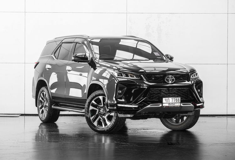 Toyota Fortuner 2021 2.4 LEGENDER 4WD AT Utility-car ดีเซล ไม่ติดแก๊ส เกียร์อัตโนมัติ ดำ