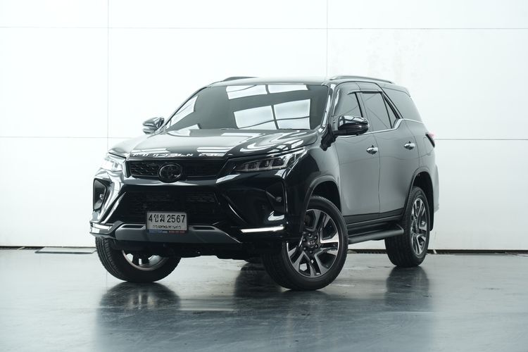 Toyota Fortuner 2022 2.4 Legender Black Top Utility-car ดีเซล ไม่ติดแก๊ส เกียร์อัตโนมัติ ดำ รูปที่ 2