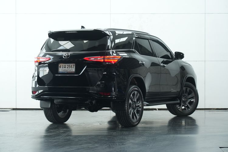 Toyota Fortuner 2022 2.4 Legender Black Top Utility-car ดีเซล ไม่ติดแก๊ส เกียร์อัตโนมัติ ดำ รูปที่ 4