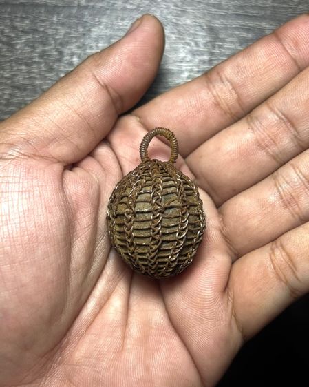 ลูกอมถักเชือกลงรักเลี่ยมเก่าไม่ทราบที่(มีสินค้าหลายรายการกดเข้ามาดูในโปรไฟล์ได้เลยครับ)