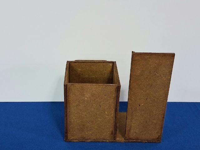 กล่องใส่เครื่องเขียน ปากกา ดินสอ ไม้บรรทัด กรรไกร  คัตเตอร์  รุ่น Bx-5 รูปที่ 2