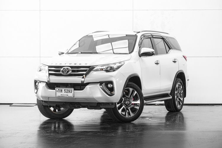 Toyota Fortuner 2018 2.4 V 4WD Utility-car ดีเซล ไม่ติดแก๊ส เกียร์อัตโนมัติ ขาว รูปที่ 2