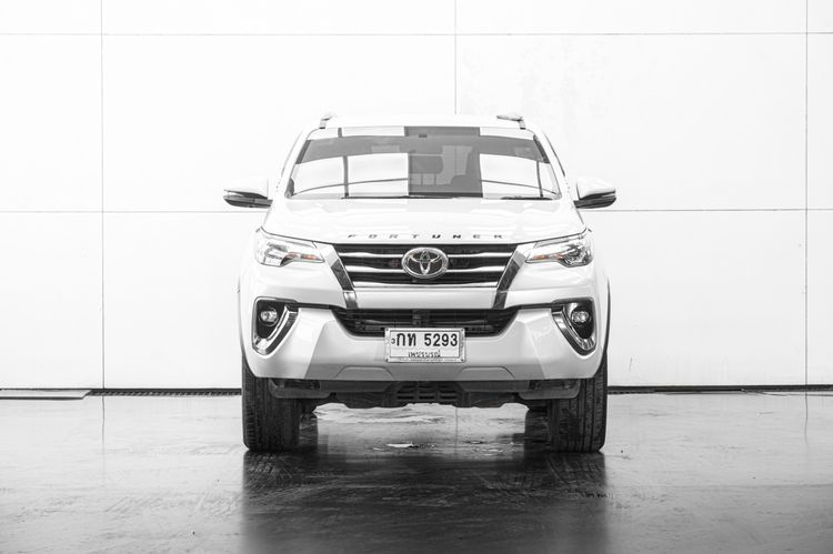 Toyota Fortuner 2018 2.4 V 4WD Utility-car ดีเซล ไม่ติดแก๊ส เกียร์อัตโนมัติ ขาว รูปที่ 3