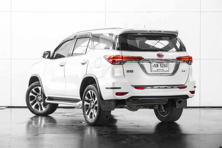 Toyota Fortuner 2018 2.4 V 4WD Utility-car ดีเซล ไม่ติดแก๊ส เกียร์อัตโนมัติ ขาว รูปที่ 4