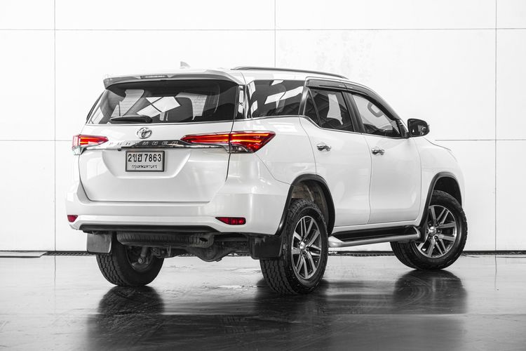 Toyota Fortuner 2019 2.4 V Utility-car ดีเซล ไม่ติดแก๊ส เกียร์อัตโนมัติ ขาว รูปที่ 4