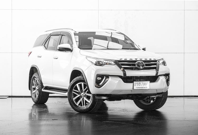 Toyota Fortuner 2019 2.4 V Utility-car ดีเซล ไม่ติดแก๊ส เกียร์อัตโนมัติ ขาว