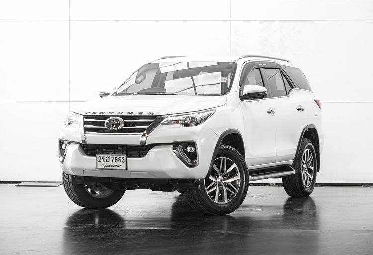 Toyota Fortuner 2019 2.4 V Utility-car ดีเซล ไม่ติดแก๊ส เกียร์อัตโนมัติ ขาว รูปที่ 2