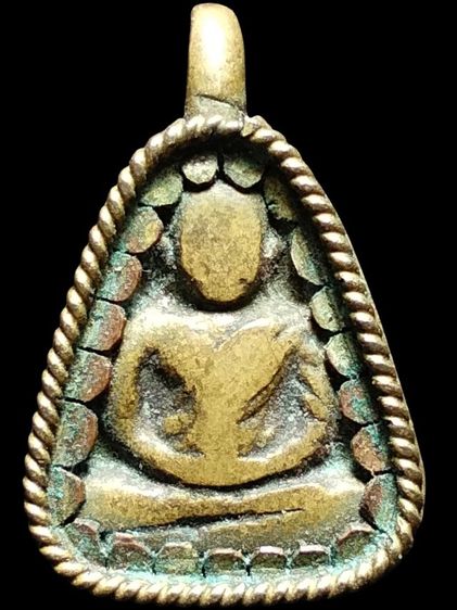 รูปหล่อหลวงพ่อเงินจอบเล็กเลี่ยมโบราณครับ