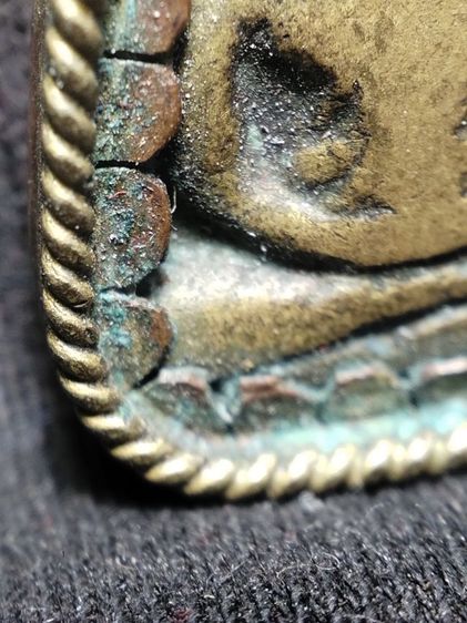 รูปหล่อหลวงพ่อเงินจอบเล็กเลี่ยมโบราณครับ รูปที่ 8