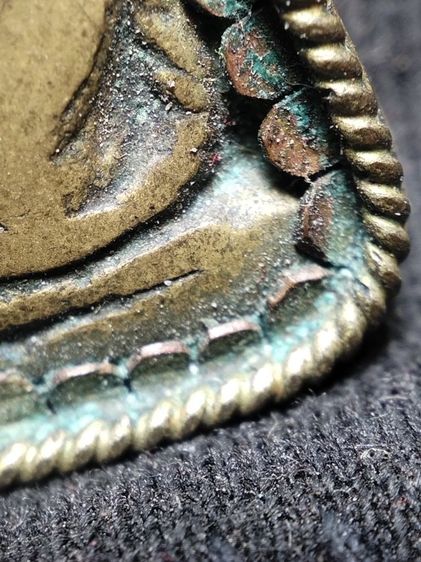 รูปหล่อหลวงพ่อเงินจอบเล็กเลี่ยมโบราณครับ รูปที่ 9