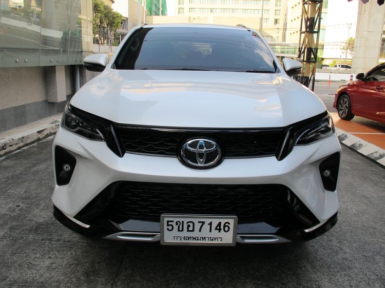Toyota Fortuner 2024 2.4 Leader G Sedan ดีเซล ไม่ติดแก๊ส เกียร์อัตโนมัติ ขาว รูปที่ 3