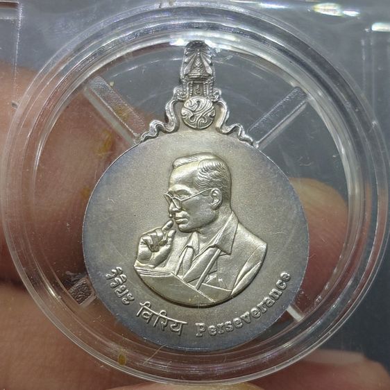 เหรียญพระมหาชนก เนื้อเงิน พิมพ์เล็ก พ.ศ.2542 พร้อมหนังสือพระราชนิพนธ์ กล่องเดิม อุปกรณ์ครบ ของสะสมสภาพสวย รูปที่ 4