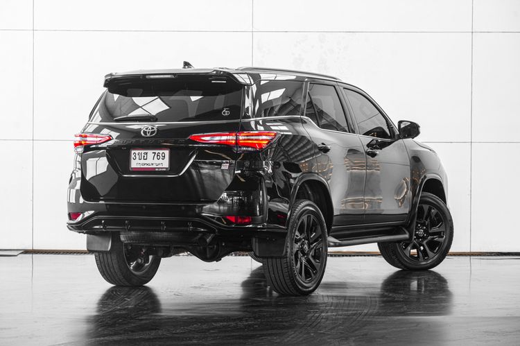 Toyota Fortuner 2022 2.8 GR Sport Black Top 4WD Utility-car ดีเซล ไม่ติดแก๊ส เกียร์อัตโนมัติ ดำ รูปที่ 4